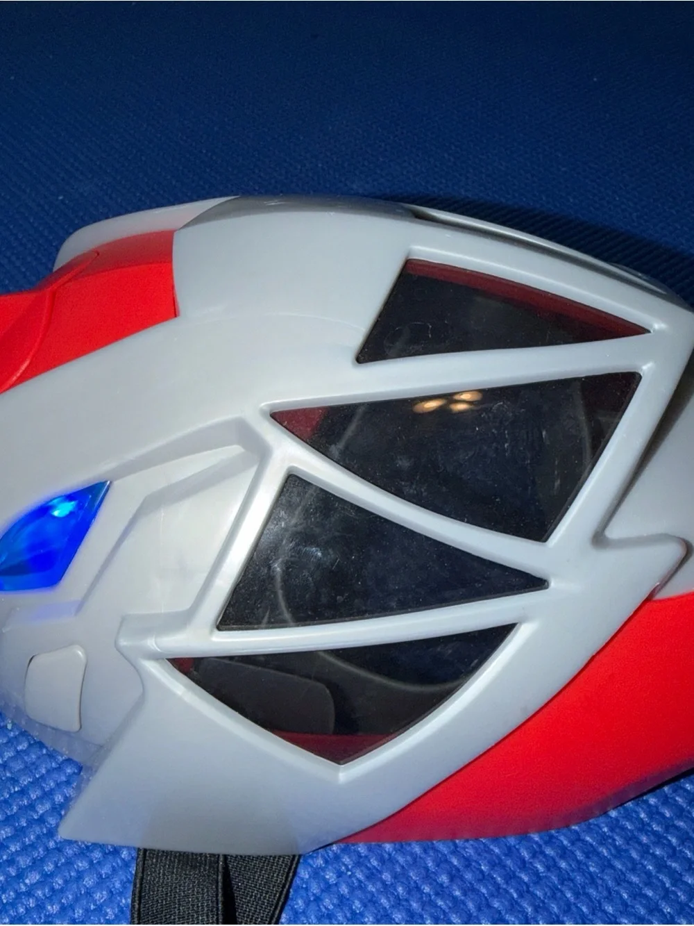 Power Rangers Red Dino Fury Deluxe Light-Up Child Halloween Adjustable Mask